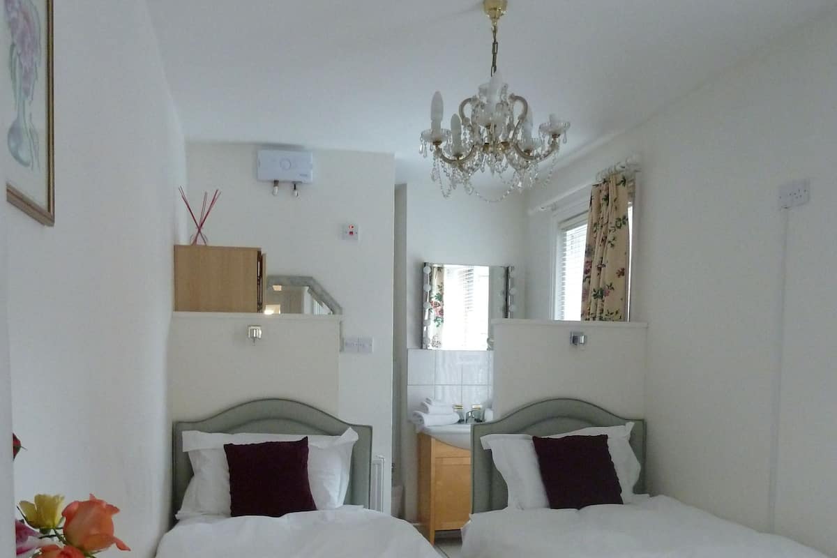 Twin Room | Egyptian cotton sheets, premium bedding, iron/ironing board (on request)