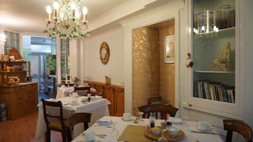 Free daily full breakfast