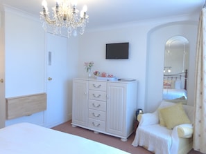 Habitación doble, 1 cama de matrimonio grande | Sábanas de algodón egipcio y ropa de cama de alta calidad
