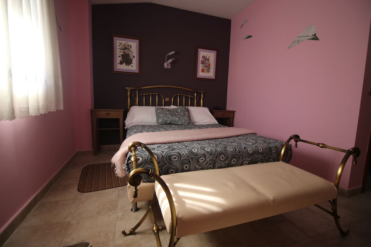 Habitación estándar, para fumadores | Escritorio, wifi gratis y ropa de cama
