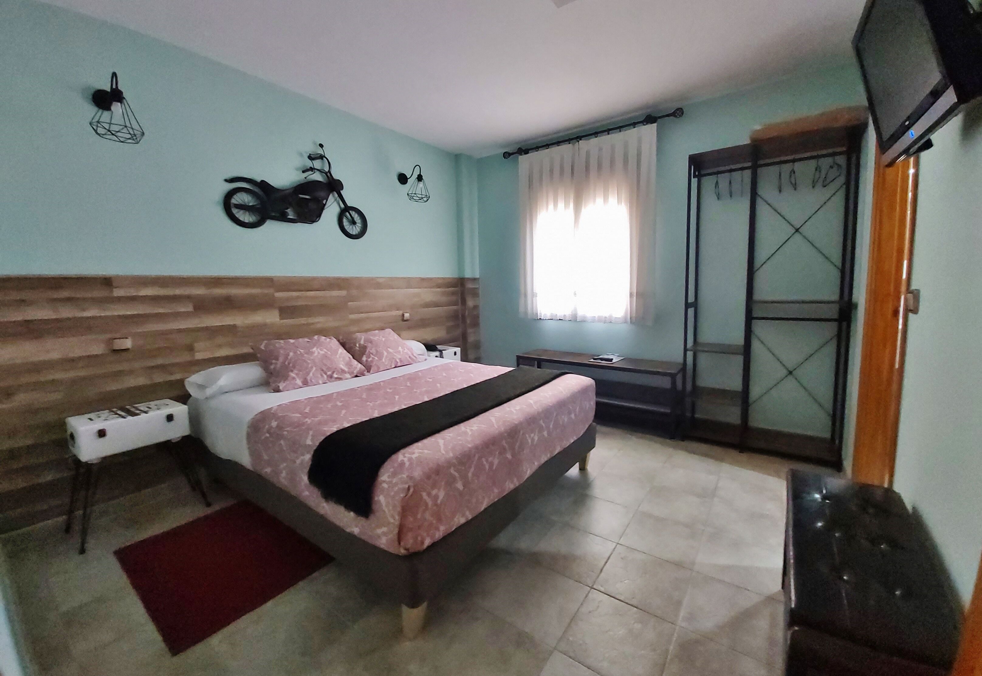 traditional double room, 1 double bed, private bathroom | desk, free wifi, bed sheets