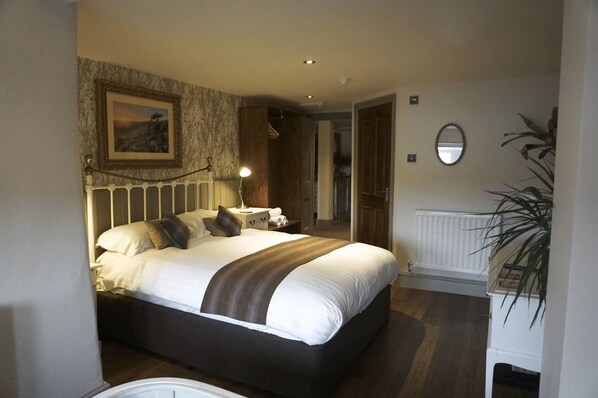 Cots/infant beds, free WiFi, bed sheets