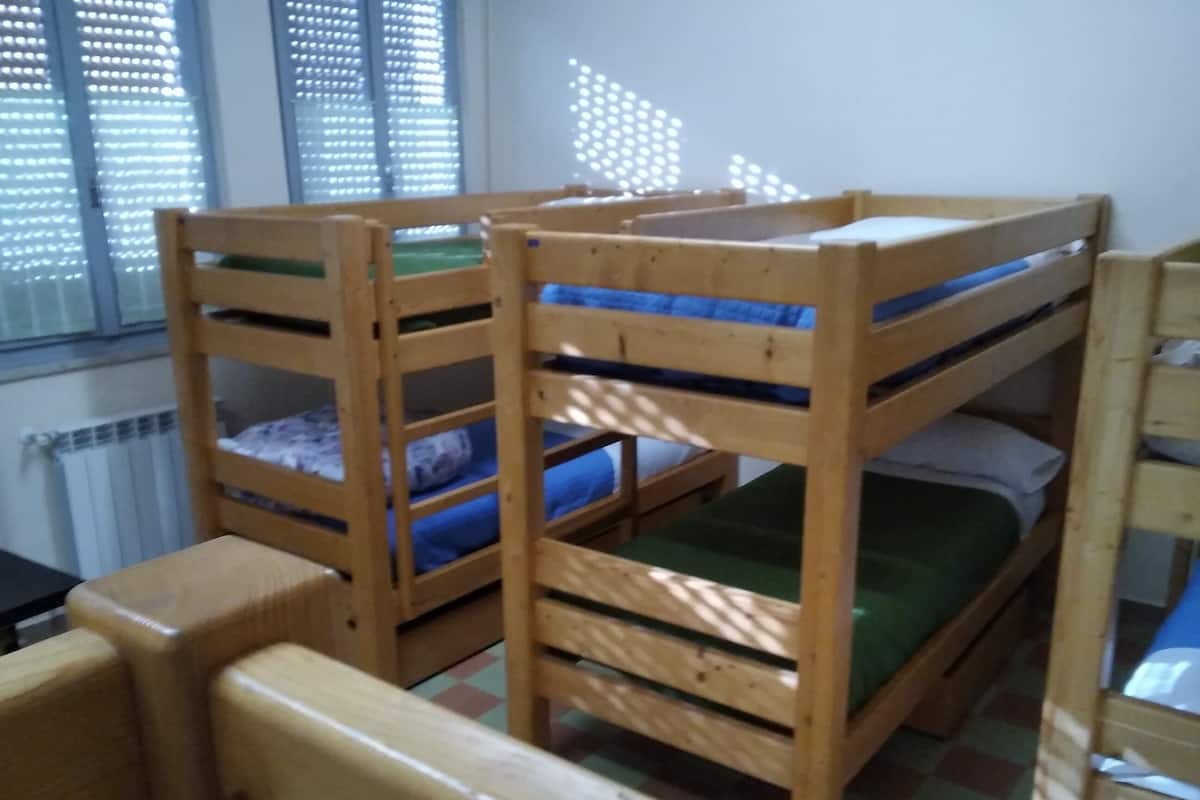 1 bedroom, desk, free WiFi, bed sheets