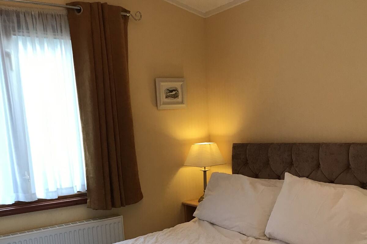 Starfish Lodge | Iron/ironing board, bed sheets