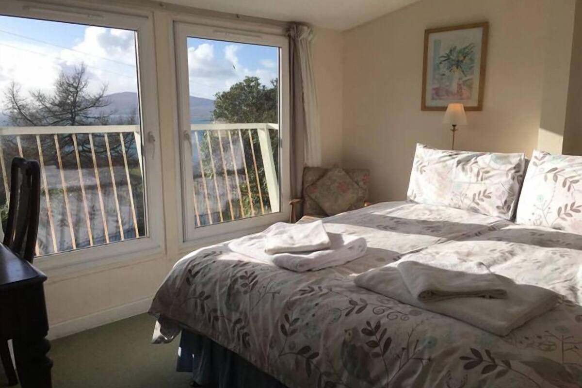 Crowhill Cabin | Iron/ironing board, bed sheets