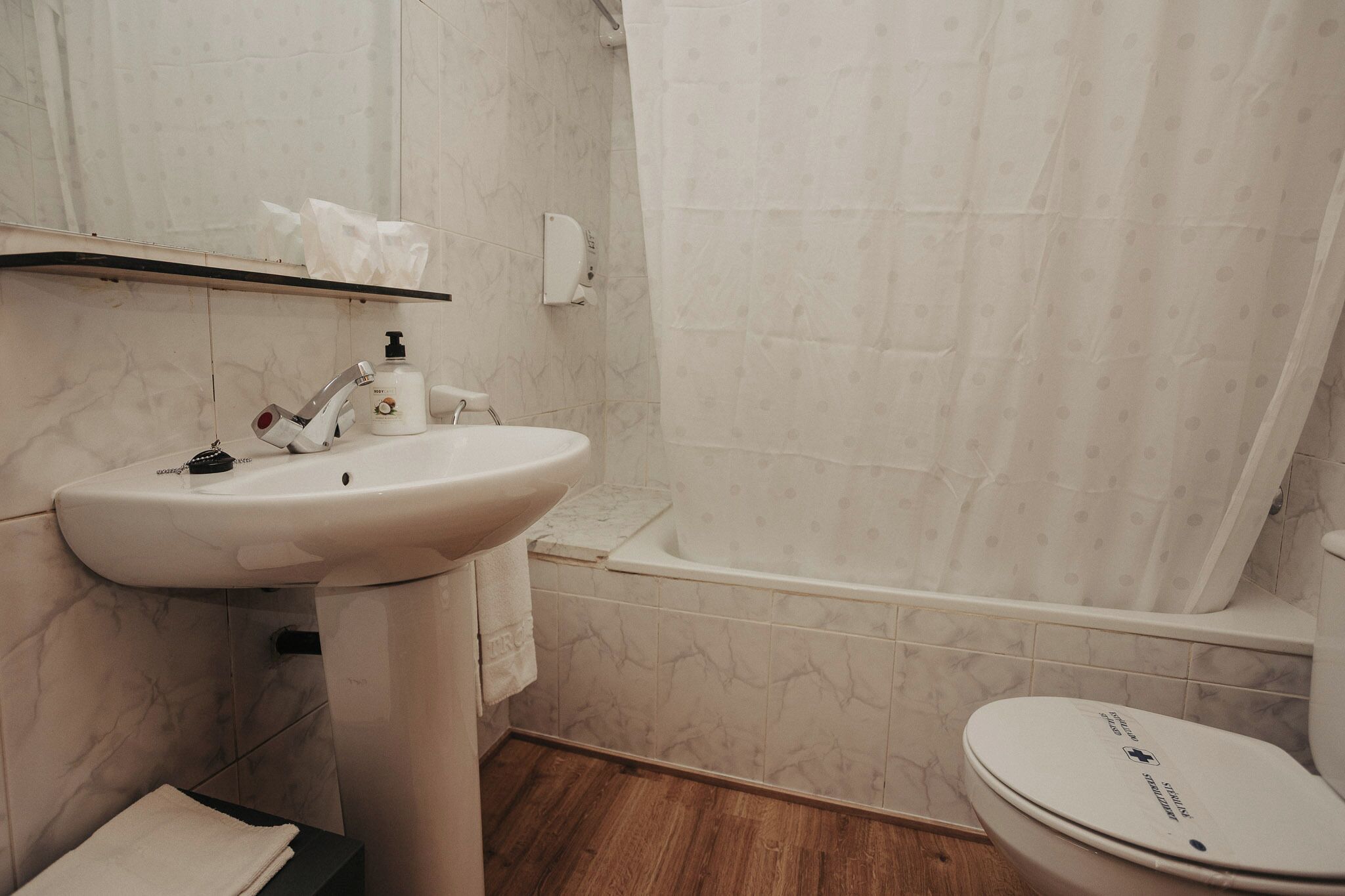 A bathroom with a sink, toilet, and bathtub.