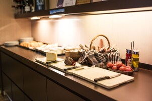 Se ofrece un desayuno bufé todos los días (por un coste adicional)