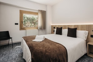 Free WiFi, bed sheets - La Trobada Hotel Sport (Ripoll)