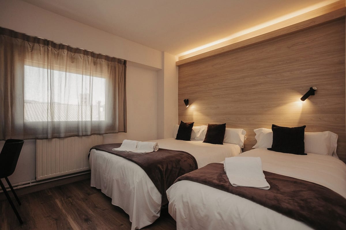 Quarto triplo | Wi-Fi de cortesia, roupa de cama