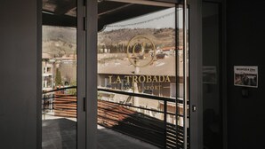 A hotel entrance with a view of a mountainous landscape. - La Trobada Hotel Sport (Ripoll)