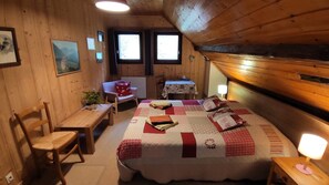 Habitación clásica con 1 cama matrimonial o 2 individuales, baño privado (Outrechenais)