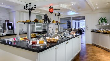 Free daily buffet breakfast