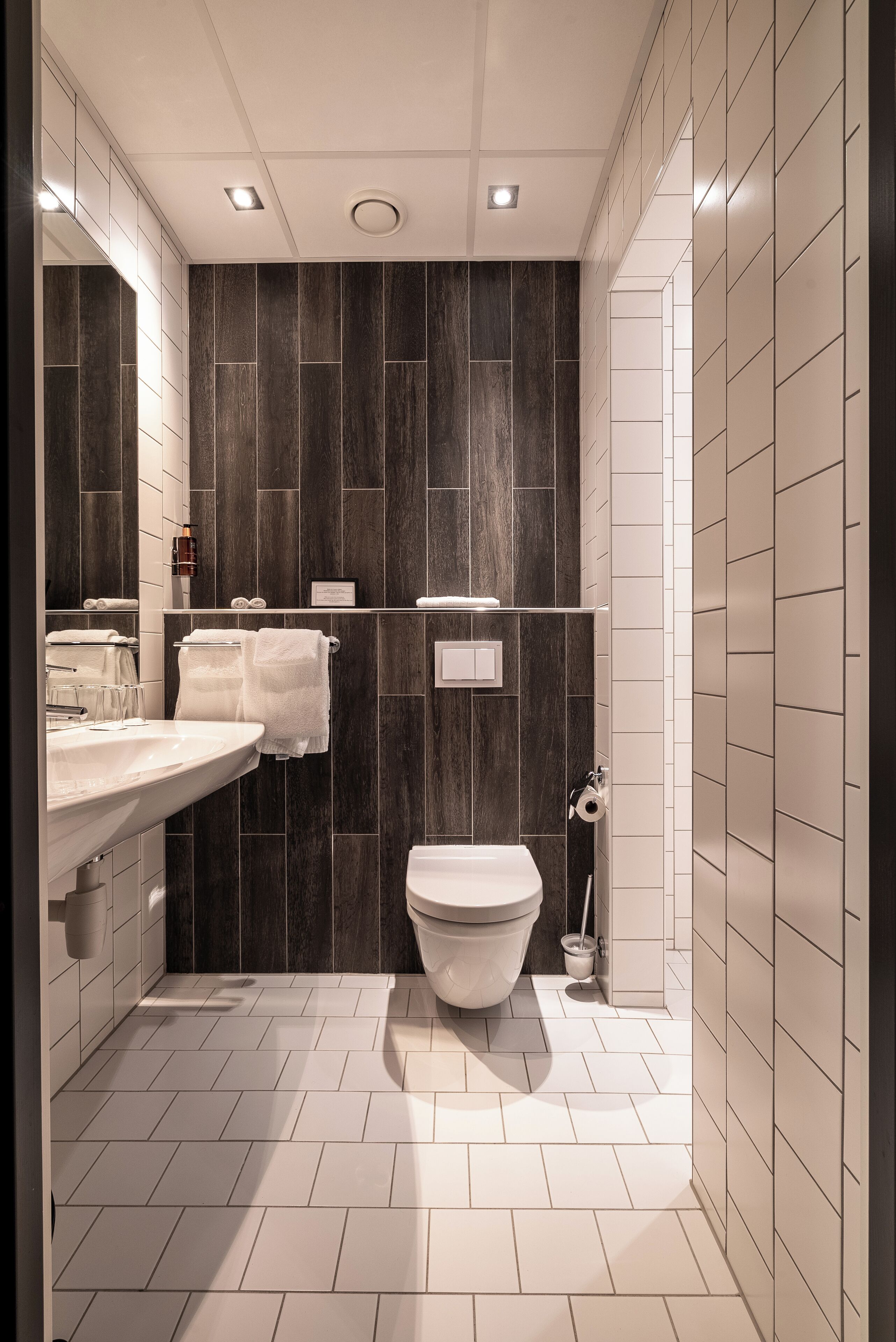 quadruple room | bathroom | shower, free toiletries, hair dryer, heated floors