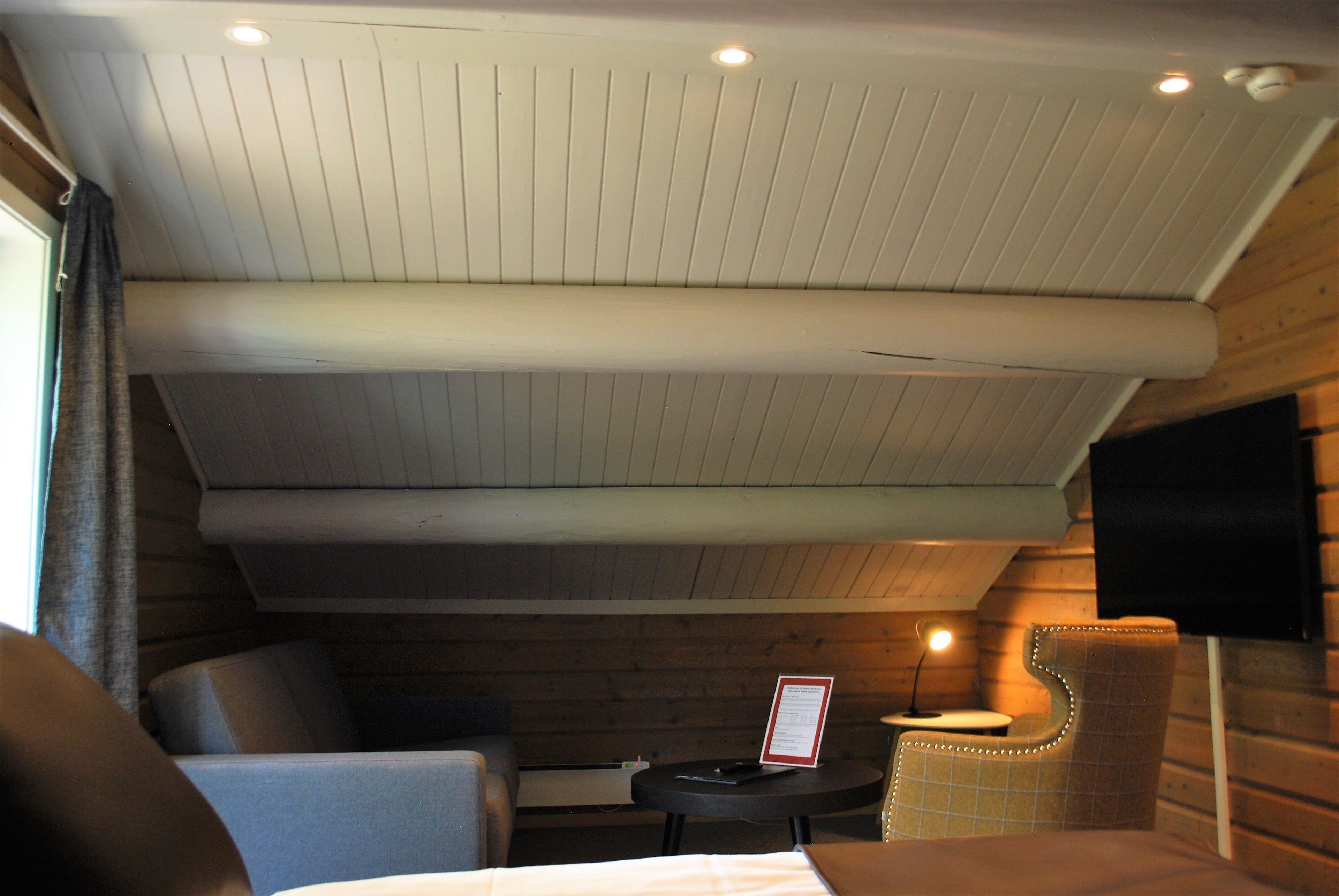 signature suite | living area | 50-inch flat-screen tv with cable channels, tv