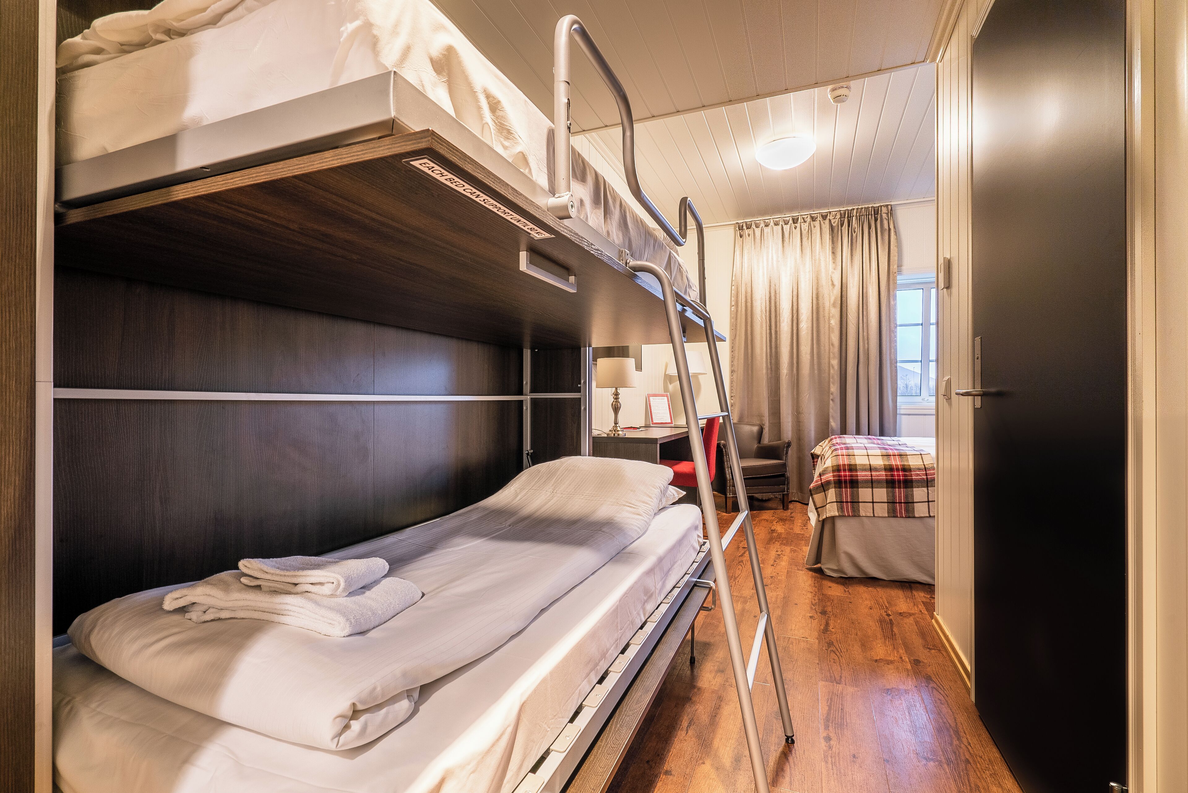 quadruple room | 1 bedroom, desk, laptop workspace, soundproofing