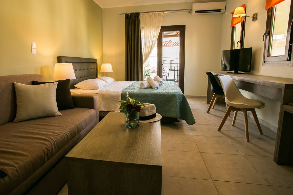 Iron/ironing board, free WiFi, bed sheets, wheelchair access
