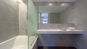 Doppia Superior | Bagno | Set di cortesia gratuito, asciugacapelli, asciugamani