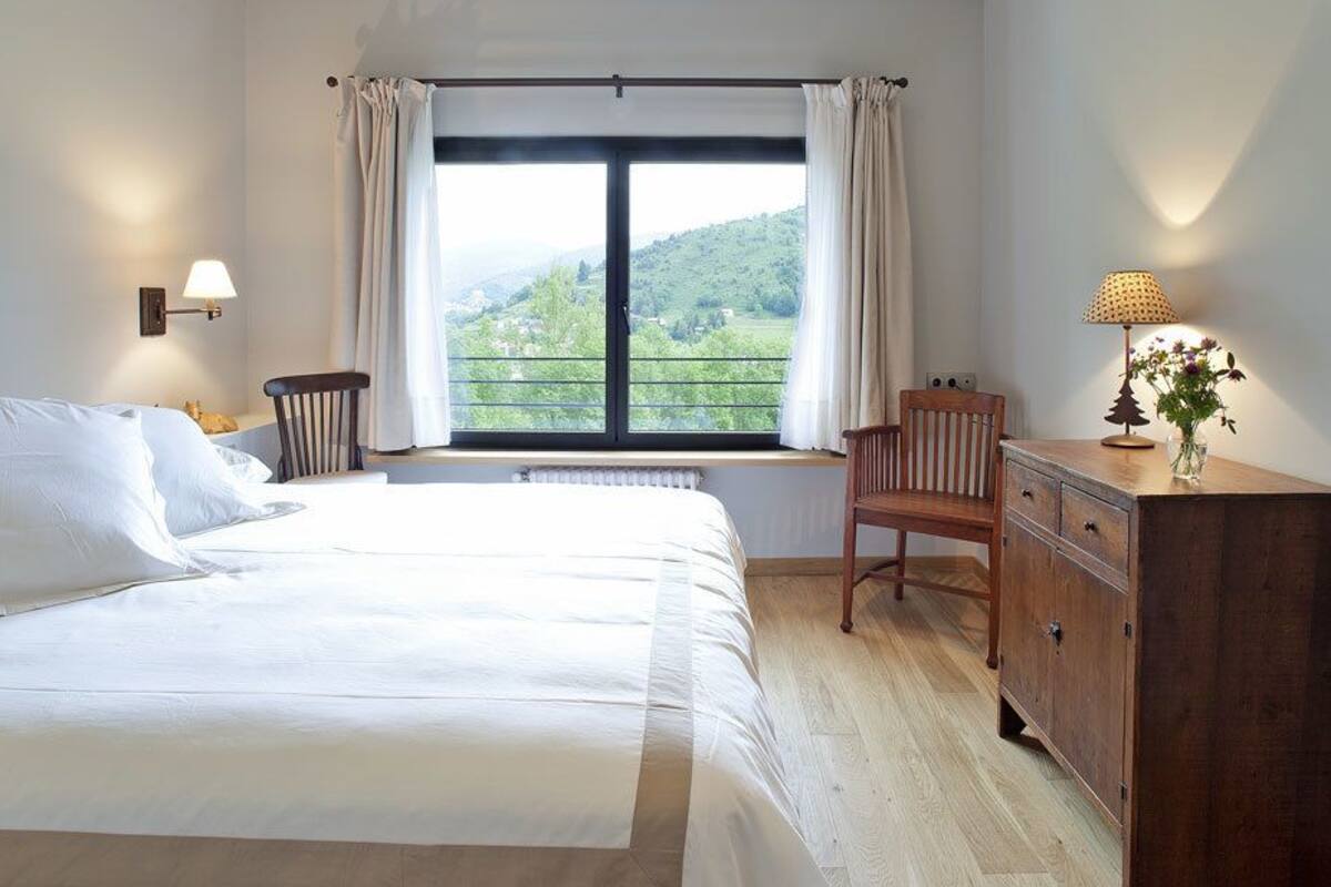 Standard Double Room | Desk, iron/ironing board (on request), cribs (surcharge), WiFi (free)