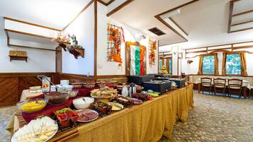 Free daily buffet breakfast