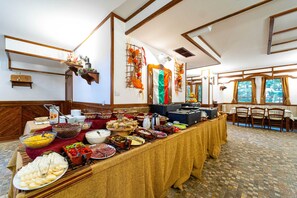 Free daily buffet breakfast  - MPM Hotel Merryan (Pamporovo)