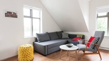 Penthouse, 1 chambre | Salle de séjour | TV connectée