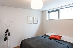 Apartment (Ground floor) | Laptopgeeigneter Arbeitsplatz, Verdunkelungsvorhänge
