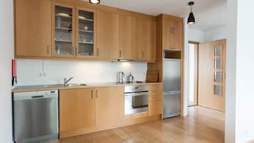 Apartment, 2 Bedrooms (1st floor) | Private kitchen | Fridge, microwave, oven, stovetop