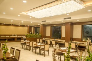 Restaurant - Hotel Mint Select Noida (Noida)