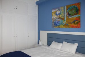 Iron/ironing board, free WiFi, bed sheets
