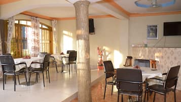 Breakfast, lunch and dinner served