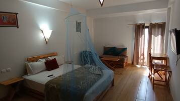 Habitación doble | 1 dormitorio, mobiliario individual, escritorio