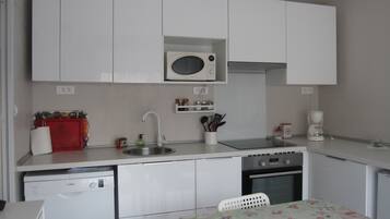 Appartement, en-suite badkamer, uitzicht op tuin | Privékeuken