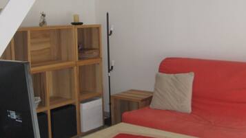 Appartement, salle de bains attenante, vue jardin | Bar lounge