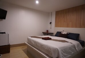 Rollaway beds, free WiFi, bed sheets
