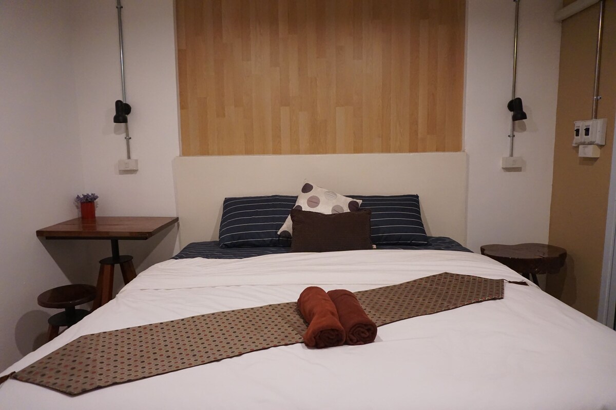 Rollaway beds, free WiFi, bed sheets