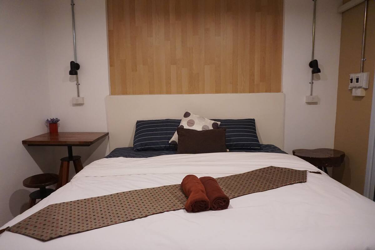 Rollaway beds, free WiFi, bed sheets
