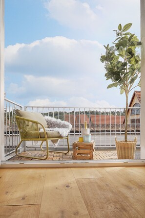 Design Studio | Terrace/patio - Weinforum Franken Hotel & Restaurant (Eibelstadt)