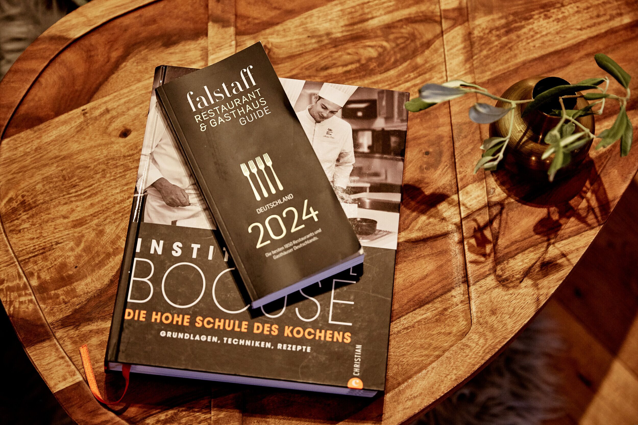 premium studio | in-room dining