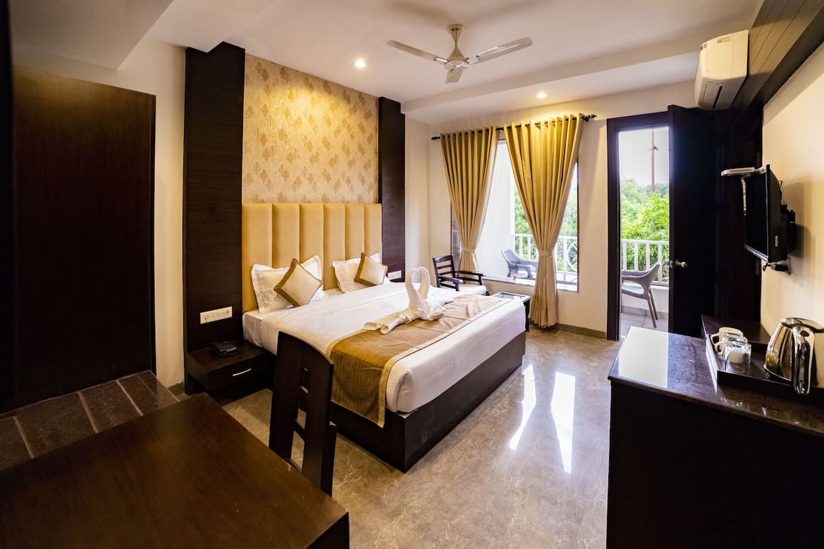 Habitación Deluxe, 1 cama matrimonial | Ropa de cama de alta calidad y minibar
