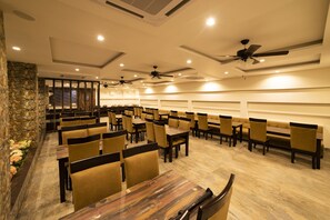 Restaurant - La Savanna (Ramnagar)