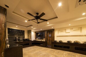 Restaurant - La Savanna (Ramnagar)