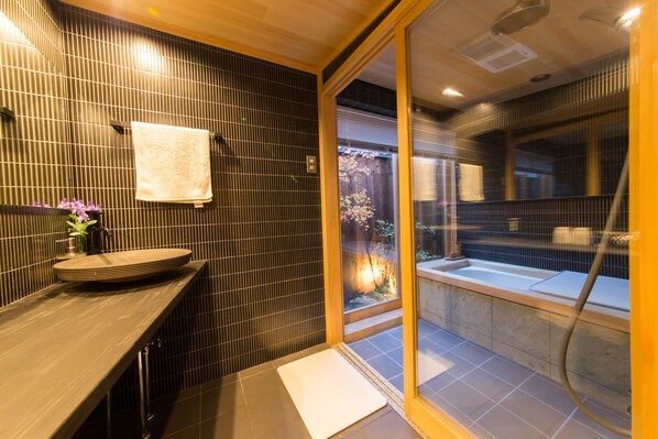 (PLEASE INFORM CHECK-IN TIME BEFORE ARRIVAL) Private Vacation Home | Bathroom | Separate bathtub and shower, free toiletries, hair dryer, bathrobes - Miro Hachijo Genmachi Tei (Kyoto)