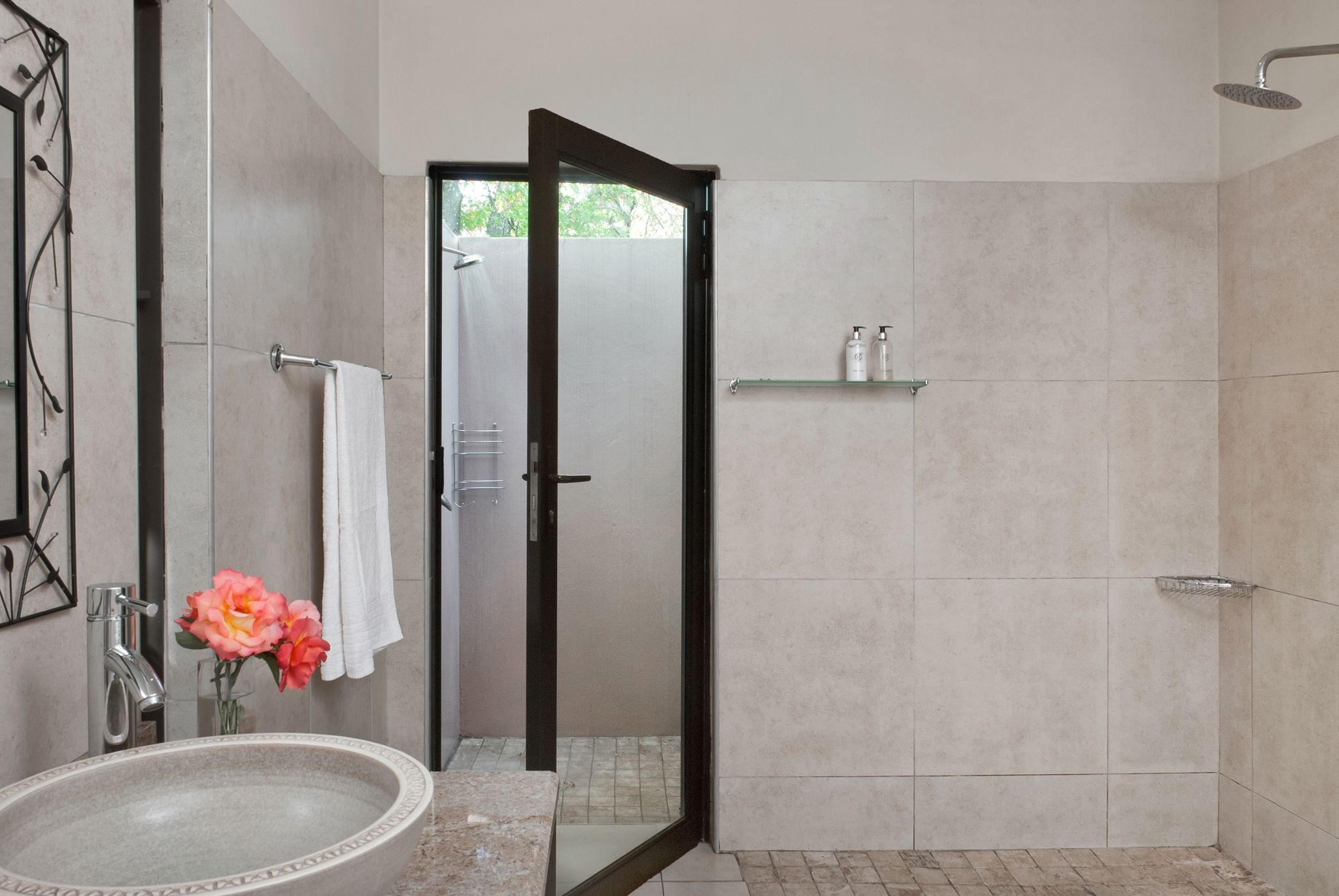 Gác Cao cấp, 1 phòng ngủ, bồn tắm nước nóng | Phòng tắm | Bồn tắm và buồng tắm vòi sen riêng, bồn tắm ngâm, vòi sen phun mưa 