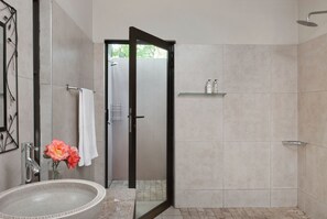 Loft superluxo, 1 quarto, banheira de imersão | Banheiro | Banheira e chuveiro separados, banheira de imersão