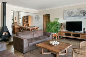 Self Catering Cottage (6 Sleeper) | Living room | 32-inch flat-screen TV with satellite channels, TV, fireplace - Ama Casa Cottages (Cathkin Park)