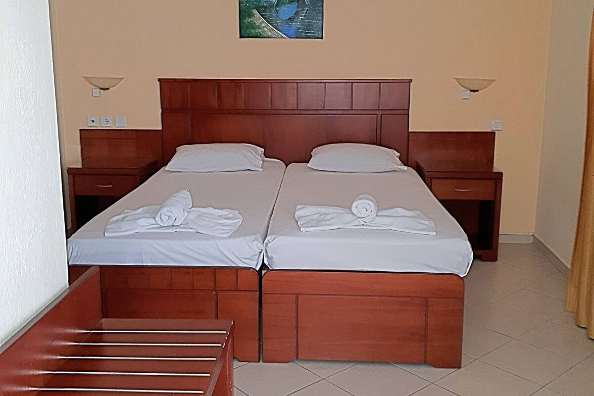Economy Triple Room