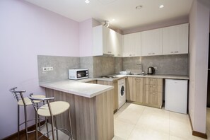 Apartment, 1 Bedroom | Private kitchenette