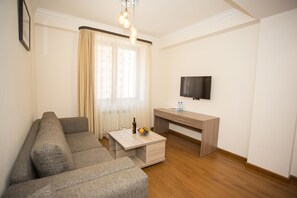 Deluxe Apartment, 1 Bedroom | Living room