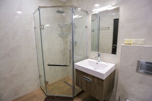 Deluxe Apartment, 1 Bedroom | Bathroom - Welcome City Center Apartments (Yerevan)