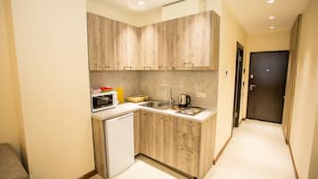 Studio, 1 Bedroom | Soundproofing, free wired internet